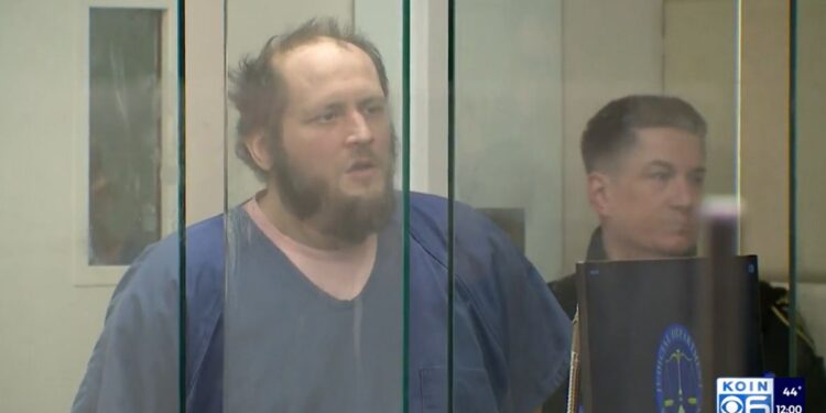 Oregon Man Accused of Shooting Portland Police Officers Rants in Court